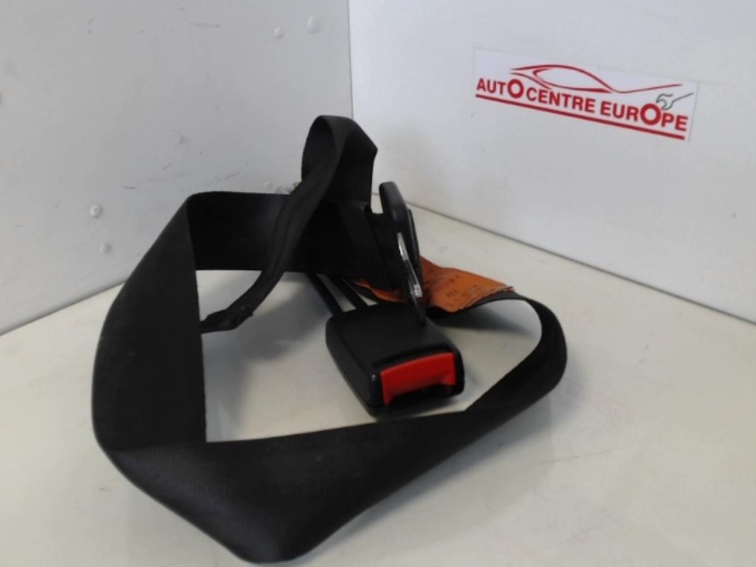 Attache ceinture arriere centrale