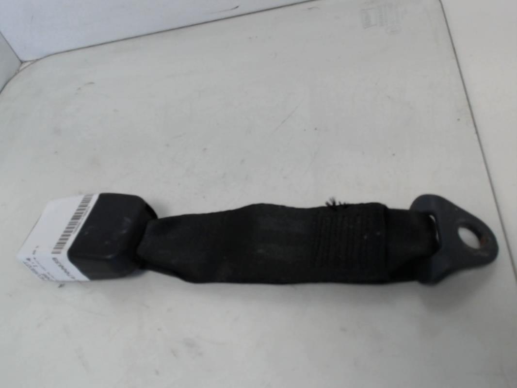 Attache ceinture arriere droit