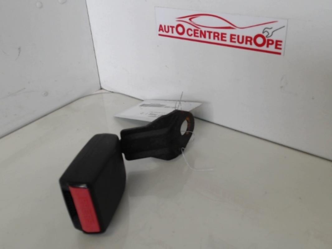 Attache ceinture arriere droit