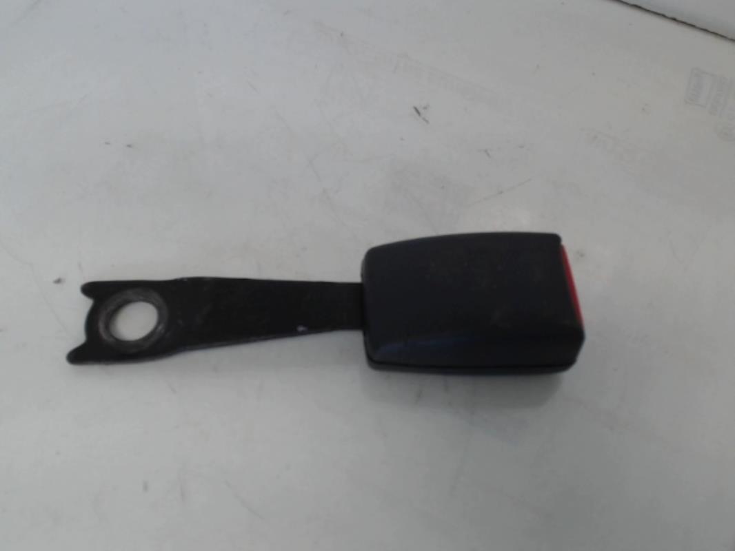 Attache ceinture avant droit