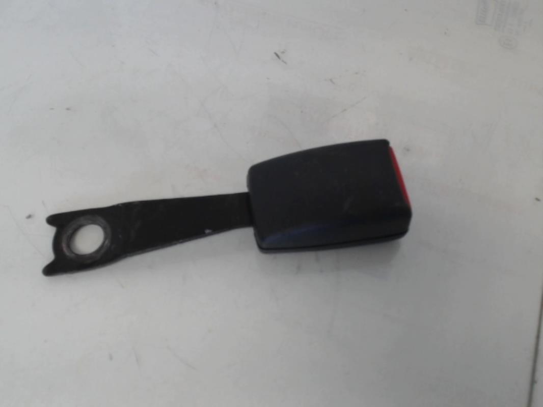 Attache ceinture avant gauche