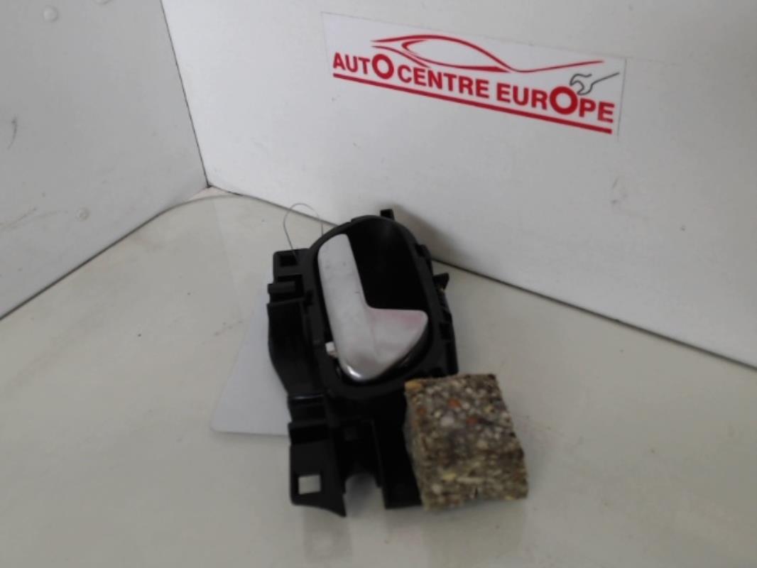 Poignee interieur avant droit