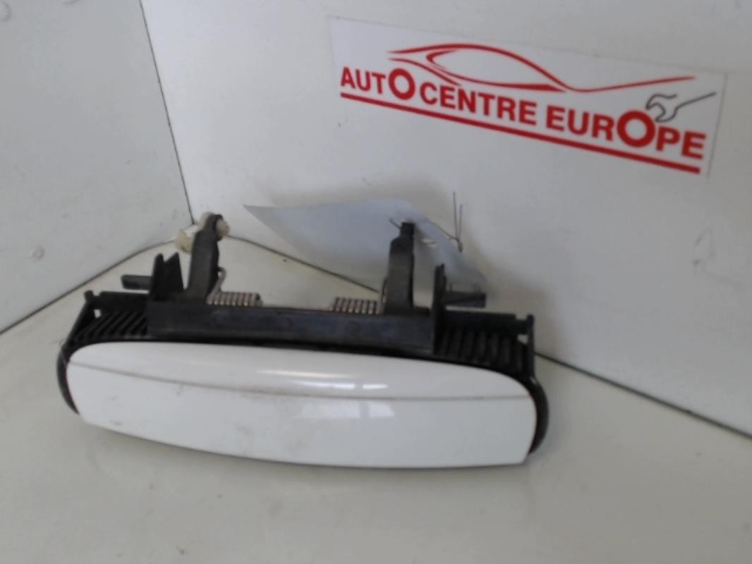 Poignee porte avant droit