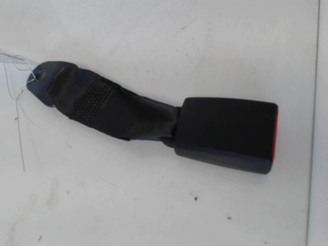 Attache ceinture arriere droit
