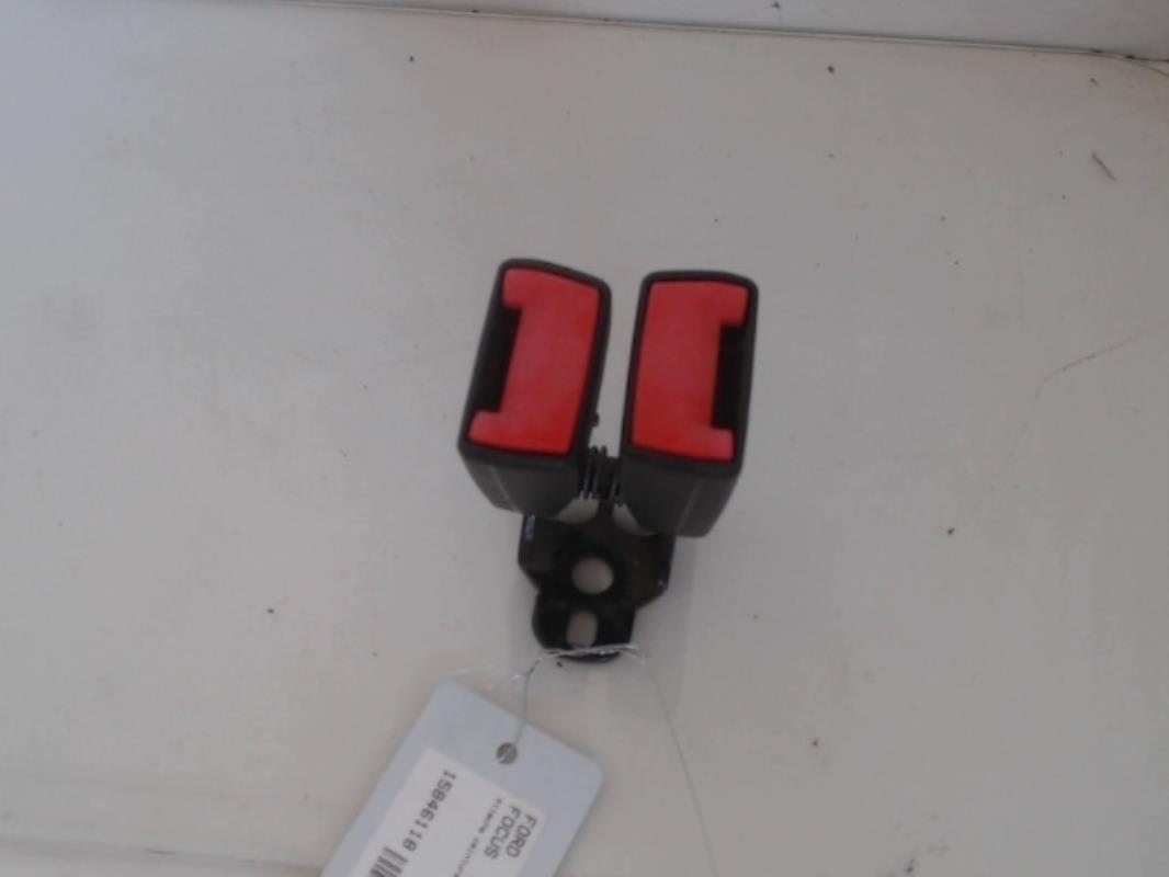 Attache ceinture arriere droit