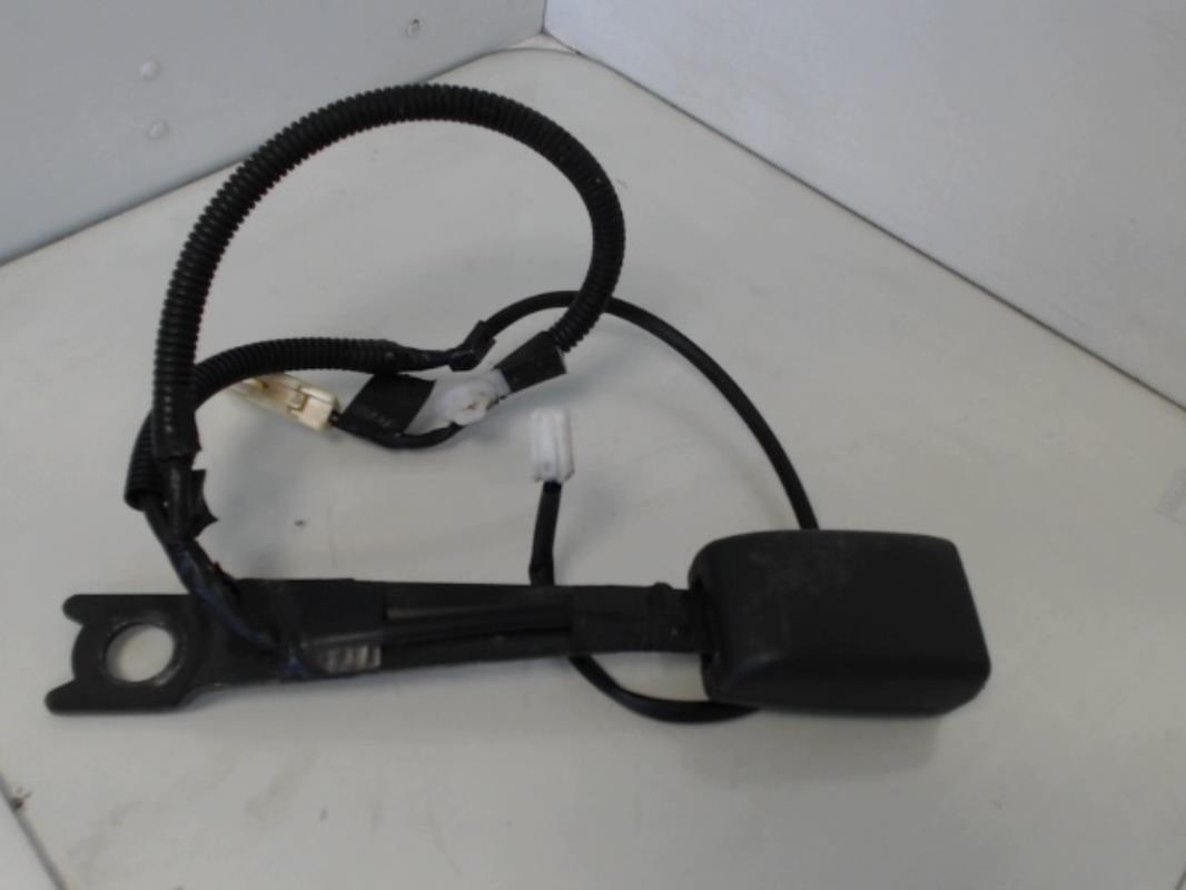 Attache ceinture avant droit