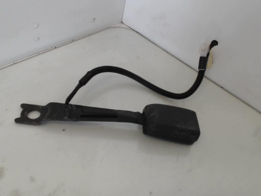 Attache ceinture avant gauche