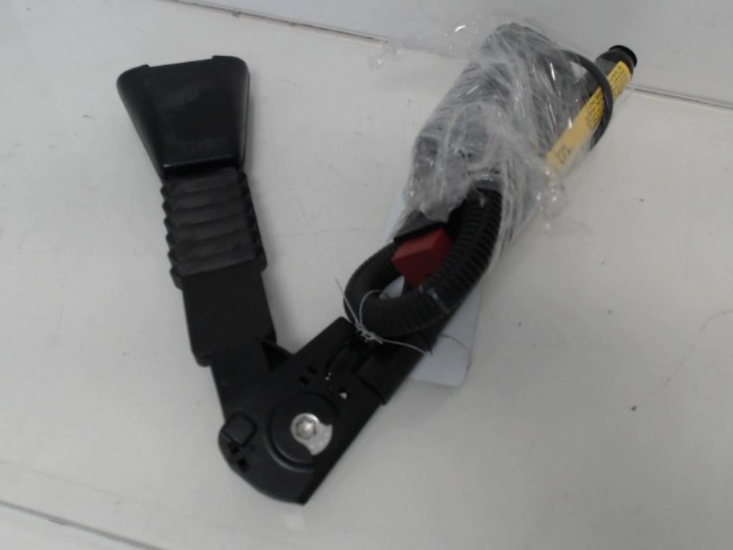 Attache ceinture avant gauche