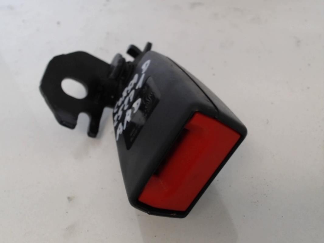 Enganche de cinturón trasero derecho