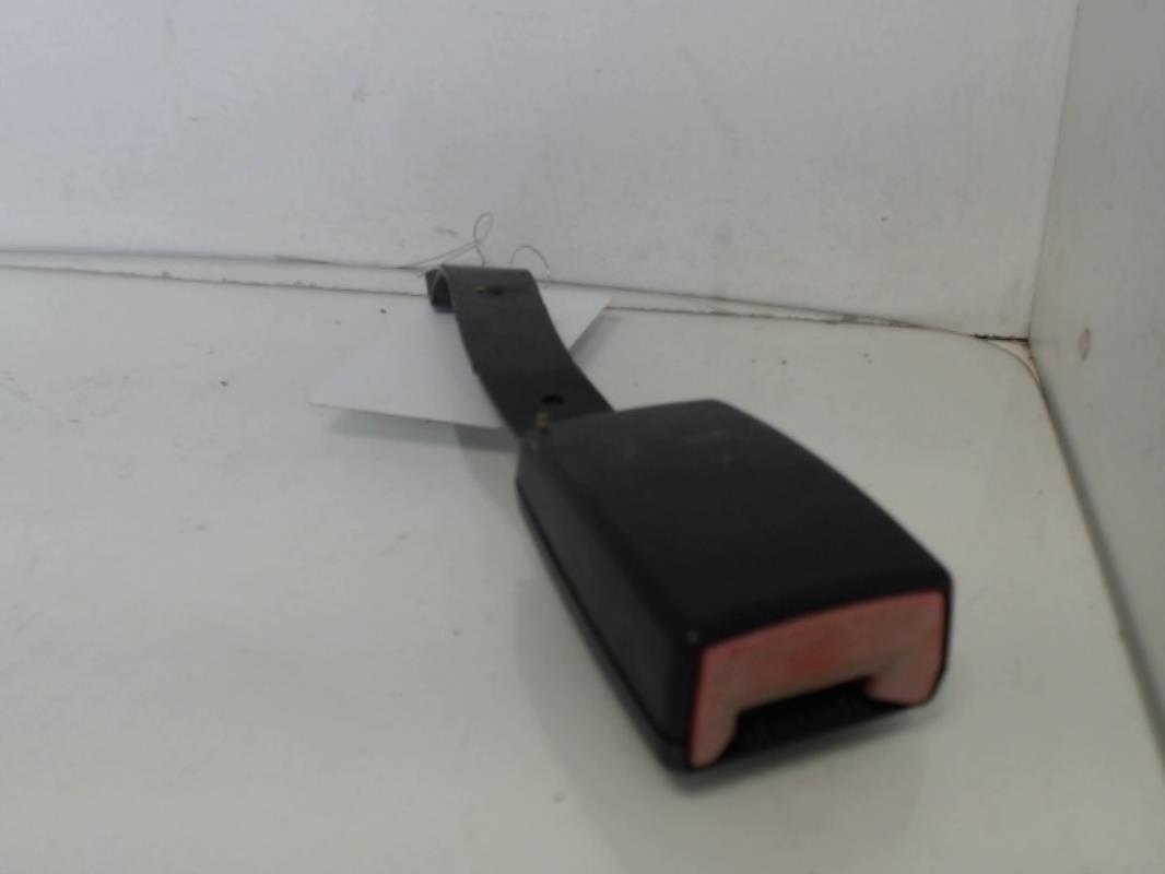 Attache ceinture avant droit