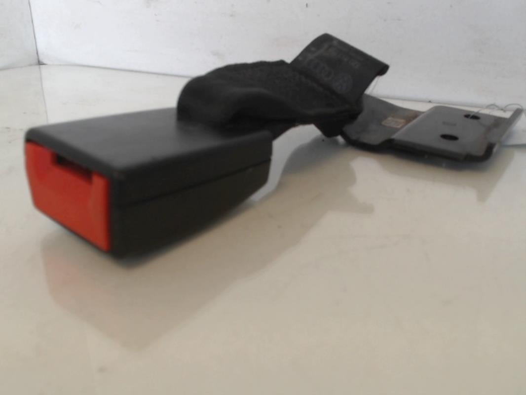 Attache ceinture arriere droit