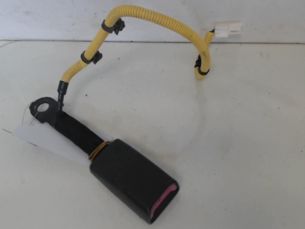 Attache ceinture avant droit