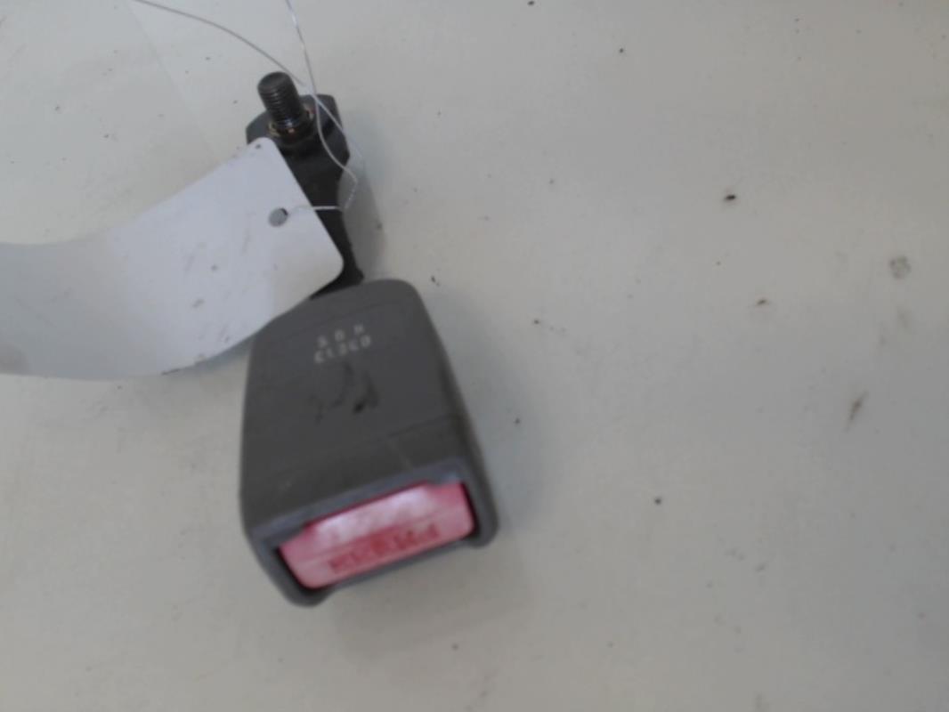 Attache ceinture avant droit