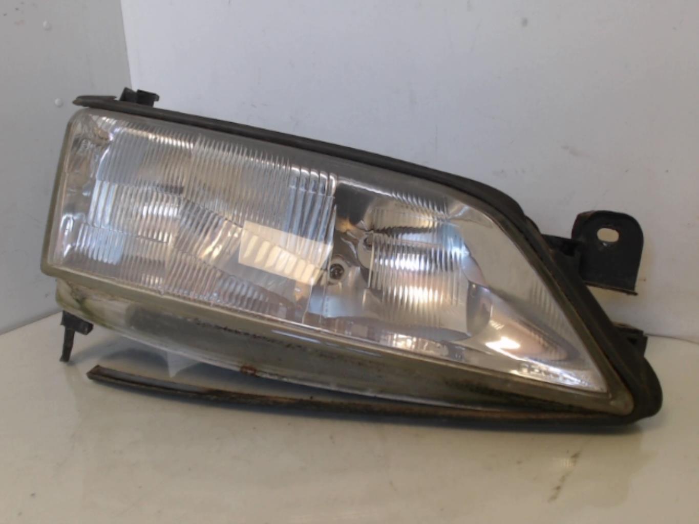 Óptica delantera principal derecha (luces) (faro)