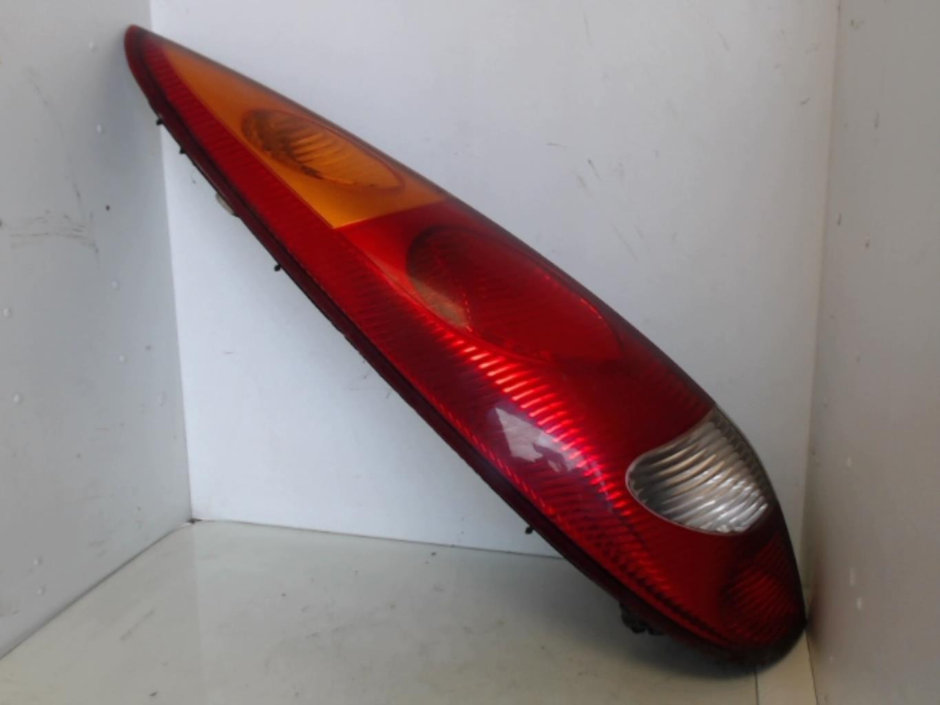 Fanale posteriore principale sinistro (luci)