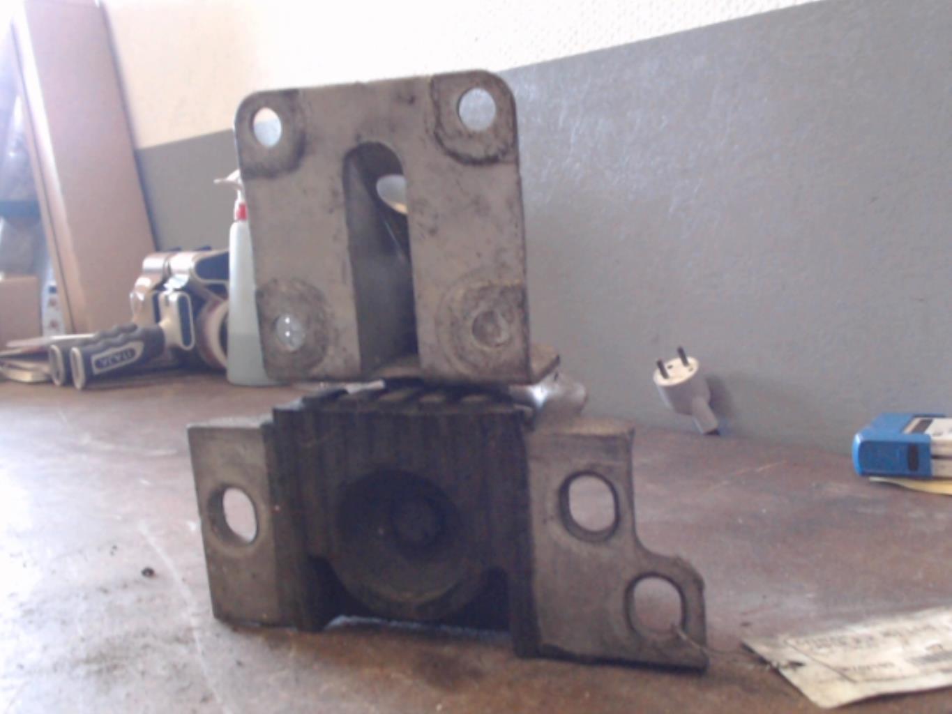 Support moteur gauche