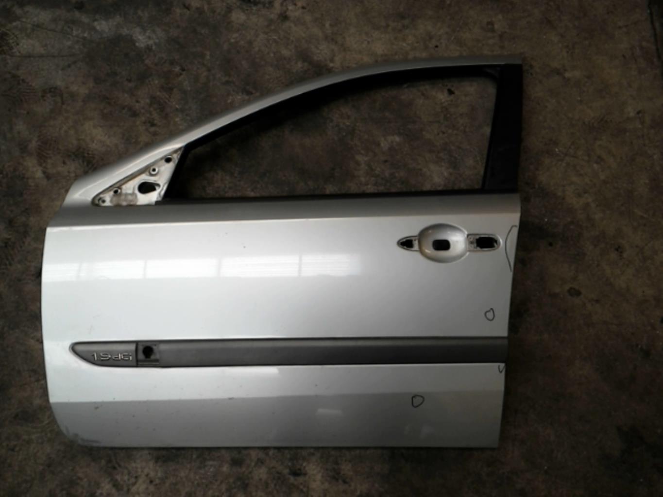 Porte avant gauche