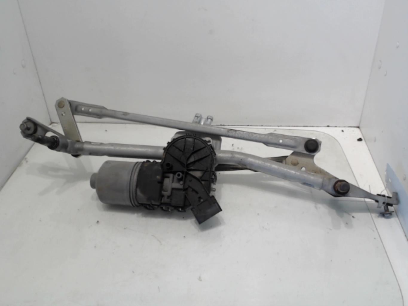 Moteur essuie glace avant