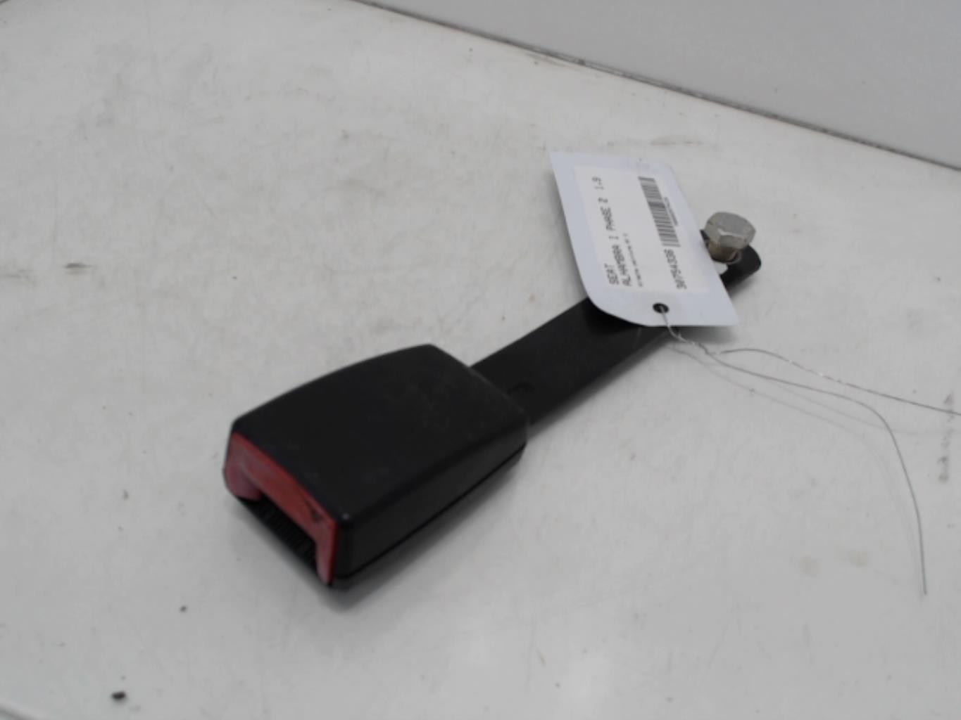 Attache ceinture avant gauche