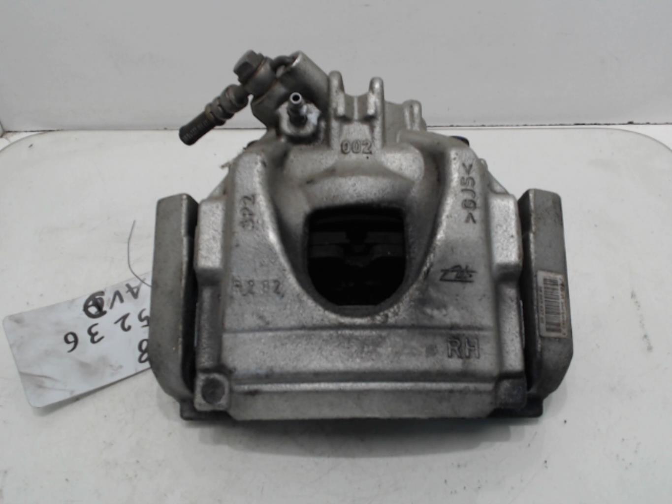 Estribo delantero derecho (freno)