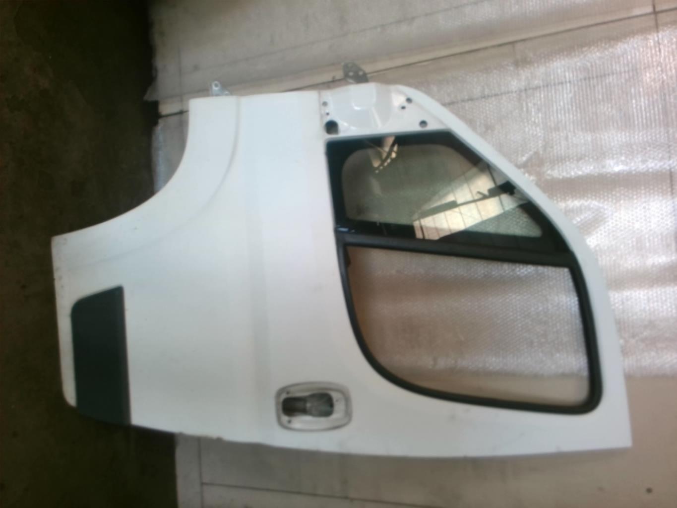 Porte avant gauche