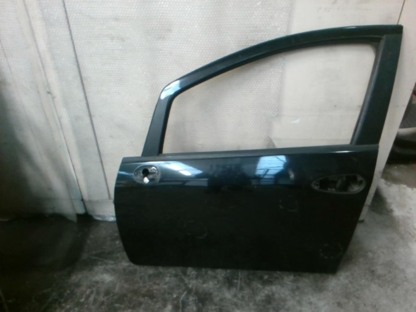 Puerta delantera izquierda