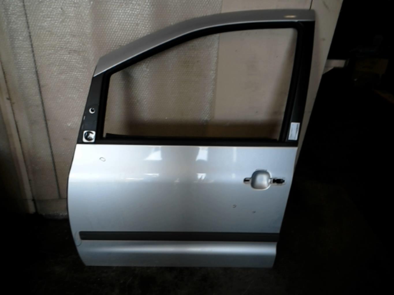 Puerta delantera izquierda