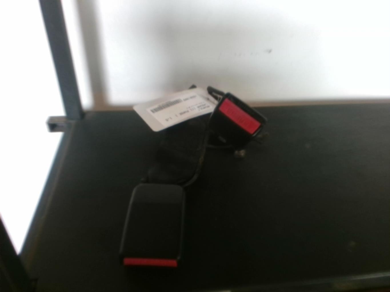 Attache ceinture arriere gauche