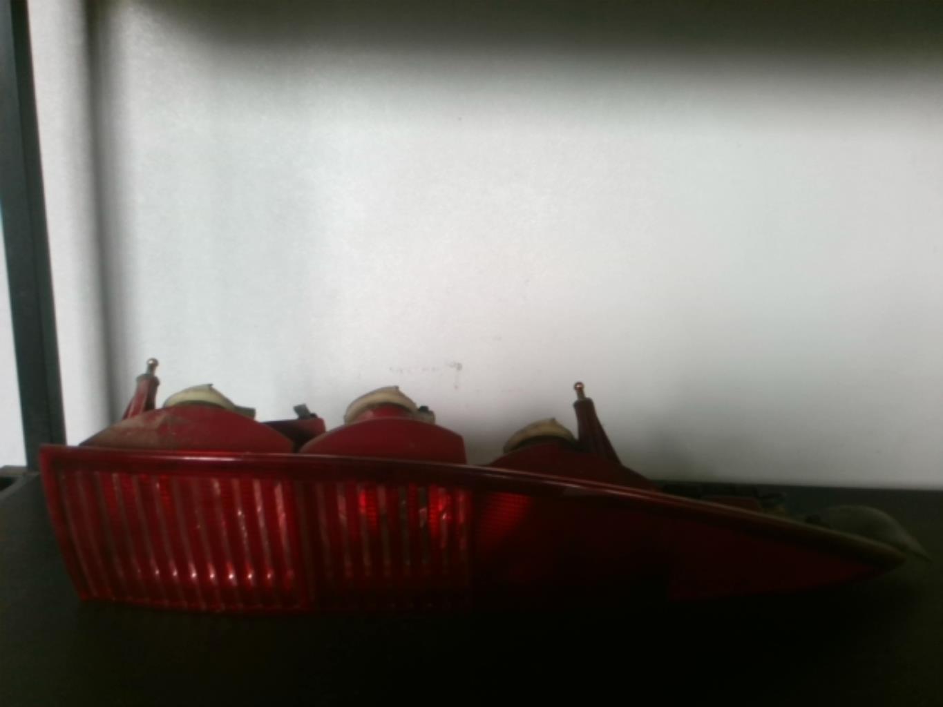 Luz trasera secundaria izquierda (luces)