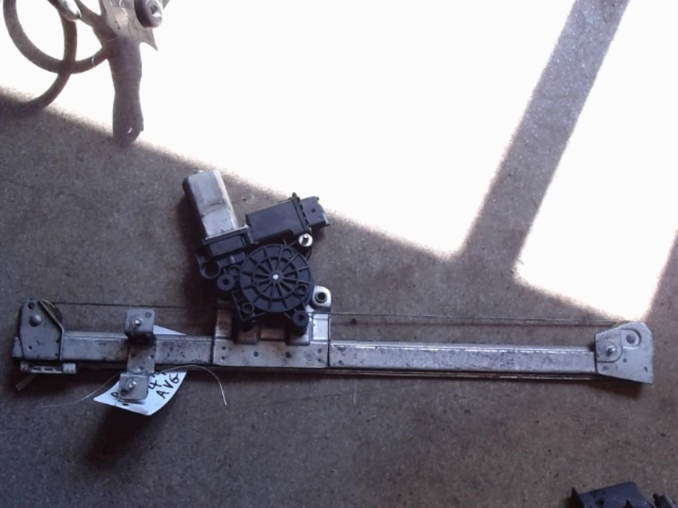 Leve vitre electrique avant gauche