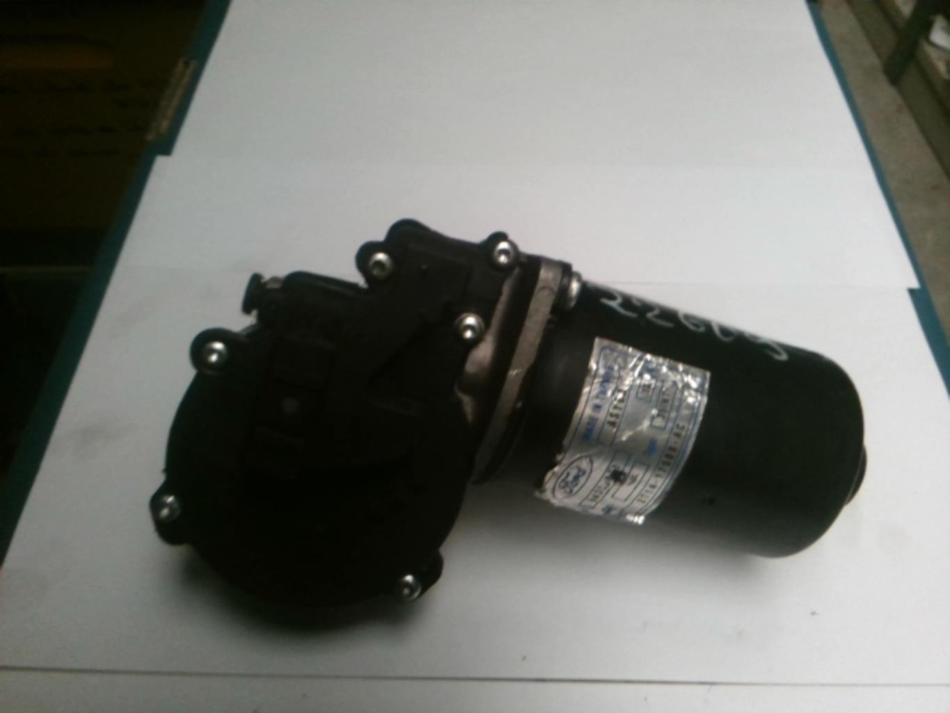 Moteur essuie glace avant