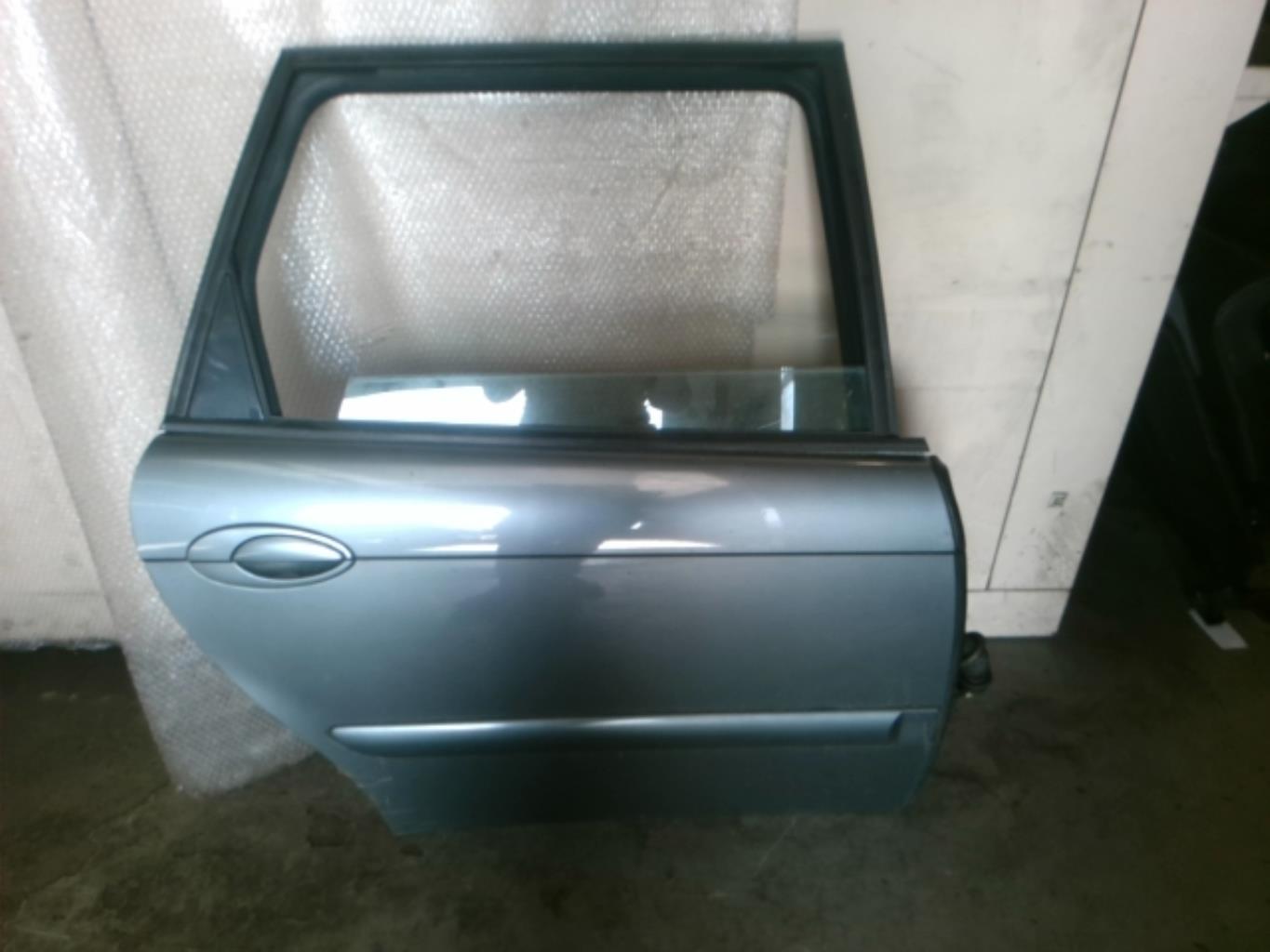Puerta trasera derecha
