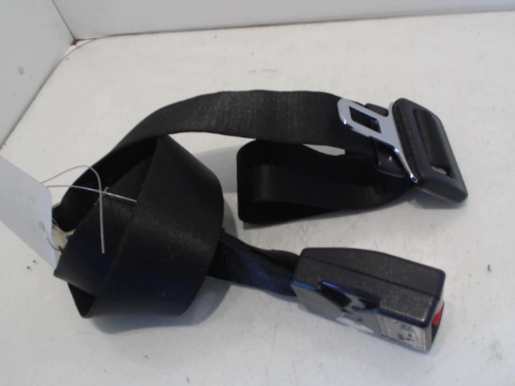 Attache ceinture arriere droit