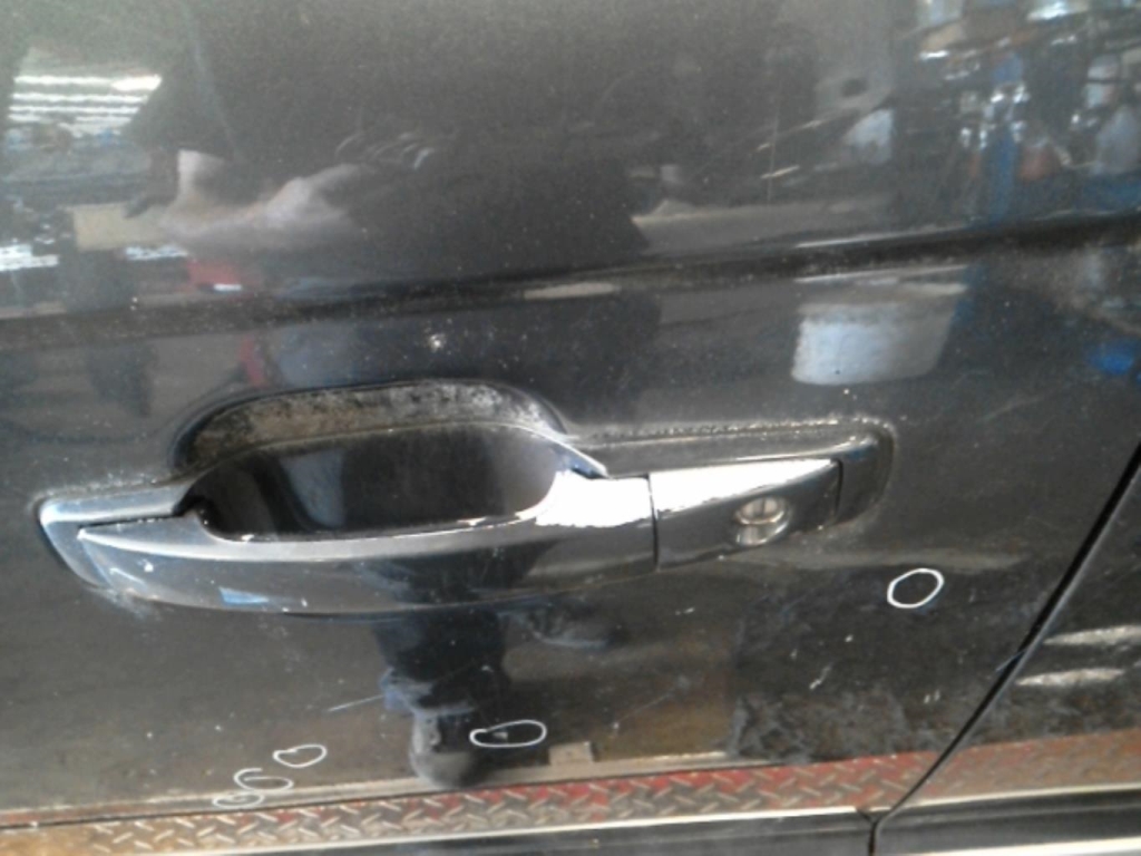 Poignee porte avant gauche