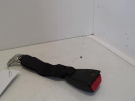 Attache ceinture arriere centrale