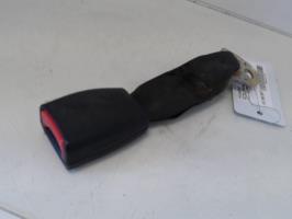 Attache ceinture arriere droit