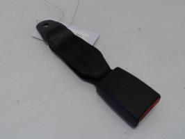 Attache ceinture arriere droit