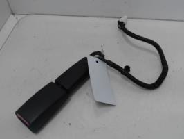 Attache ceinture avant droit