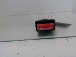 Attache ceinture avant gauche
