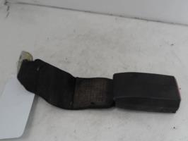 Attache ceinture arriere centrale