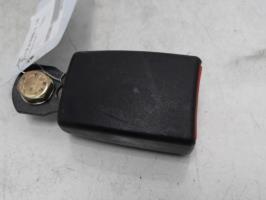 Attache ceinture arriere droit