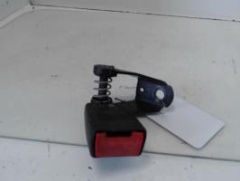 Attache ceinture arriere centrale