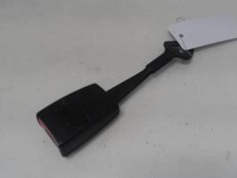 Attache ceinture avant droit