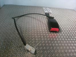 Attache ceinture avant gauche