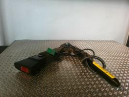 Attache ceinture avant gauche