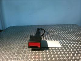 Attache ceinture avant gauche