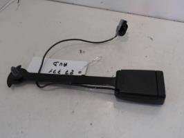 Attache ceinture avant droit