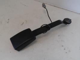 Attache ceinture avant gauche