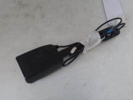 Attache ceinture avant droit