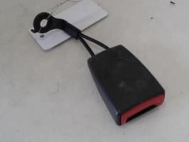 Attache ceinture arriere centrale